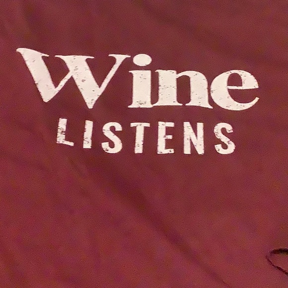 Wine listens T-shirt - Picture 1 of 3